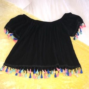 Social Teen 👄 fringe. Off shoulder. Reposh. EUC